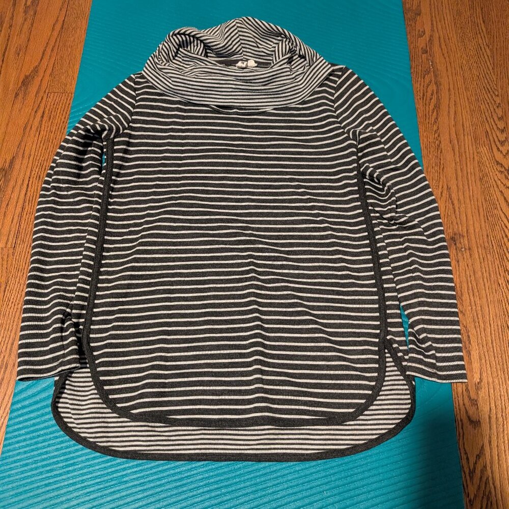 Cable & Gauge Black and White Cowl neck Sweater Small